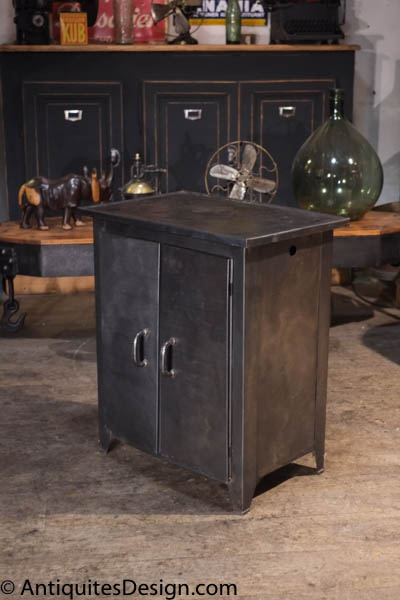 petit buffet industriel 1940 metal
